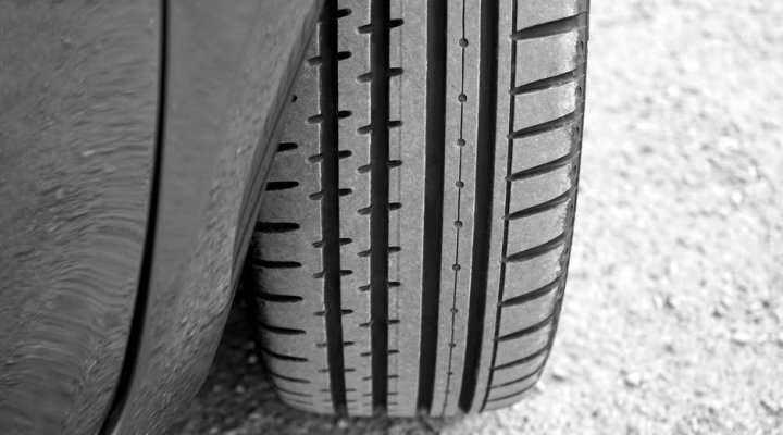 Contrôle continu des pneus, les conseils d'entretien automobile de FORD à Barberey-Saint-Sulpice