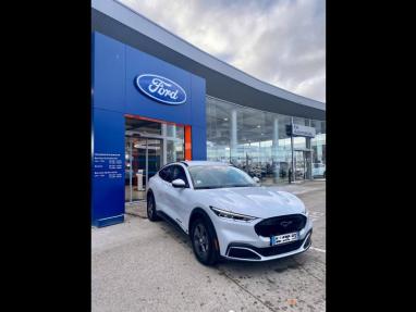 Voir le détail de l'offre de cette FORD Mustang Mach-E Extended Range 99kWh 294ch 7cv de 2022 en vente à partir de 64 990 € 