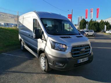 Voir le détail de l'offre de cette FORD Transit 2T Fg PE 390 L2H2 198 kW Batterie 75/68 kWh Trend Business de 2023 en vente à partir de 63 990 € 