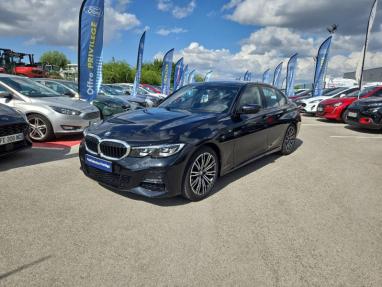 Voir le détail de l'offre de cette BMW Série 3 318dA MH 150ch M Sport de 2022 en vente à partir de 375.54 €  / mois