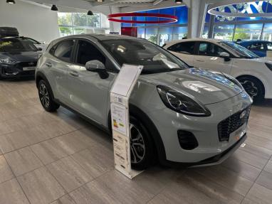 Voir le détail de l'offre de cette FORD Puma 1.0 EcoBoost Hybrid 125ch Titanium S&S (mHEV) de 2024 en vente à partir de 23 890 € 