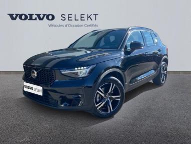 Voir le détail de l'offre de cette VOLVO XC40 B4 197ch Plus DCT 7 de 2022 en vente à partir de 422.43 € / mois